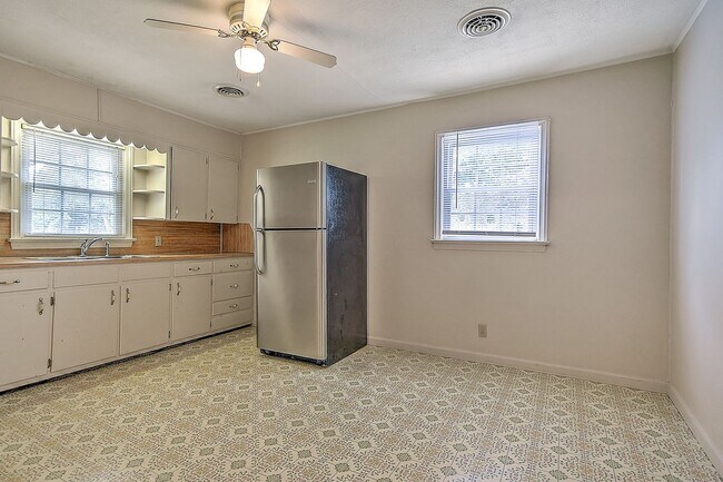 Foto del edificio - 2207 Buckingham Rd