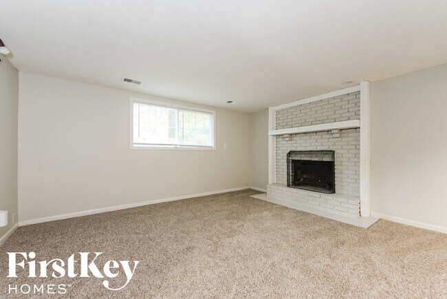 Building Photo - 5905 NW Whispering Oaks Ln