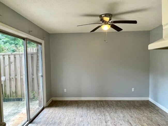 Foto del edificio - 2 bedroom townhouse