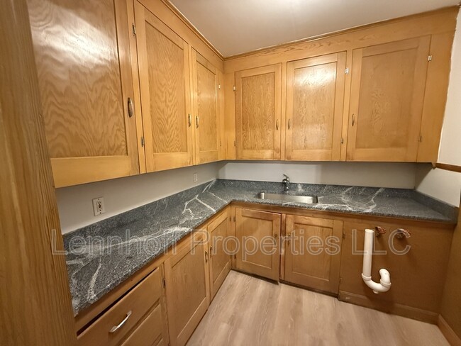 Building Photo - 13 Palmer St