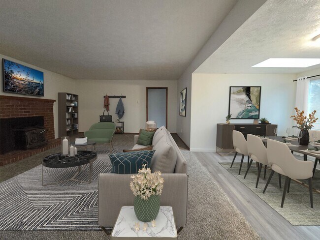 Foto del edificio - $1,900 – 2 Bed / 2 Bath Home with Fenced Yard, Fireplace, and Garage