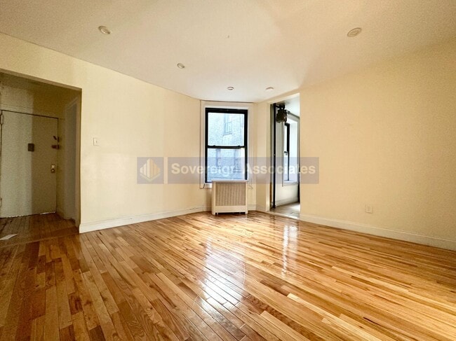 Building Photo - 526 W 161st St