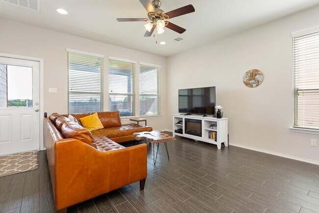 Foto del edificio - 3700 Kennedy Grace Ln