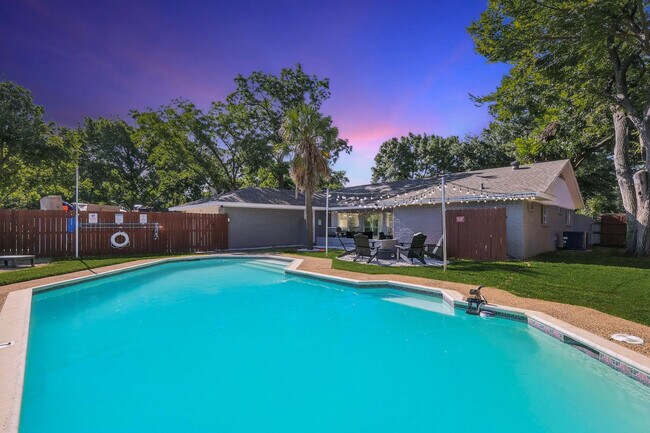 Building Photo - 1231 Springbrook Cir