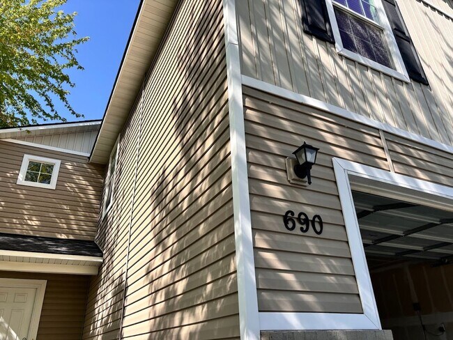 Foto del edificio - Ready for Move In - Cedar Creek Spacious L...