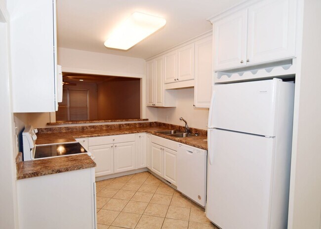 Building Photo - 4890 Independence Dr