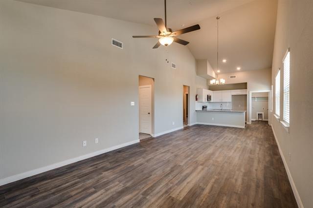 Foto principal - 631 Wheatfield Dr