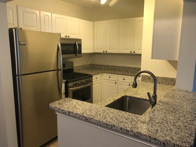 Foto del edificio - 20292 Beechwood Terrace