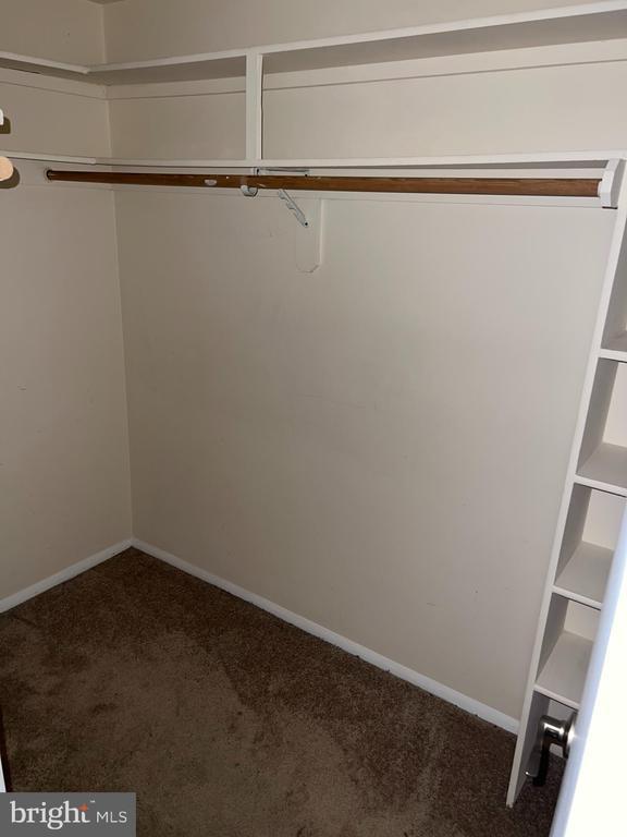 Foto del edificio - 18050 Chalet Dr