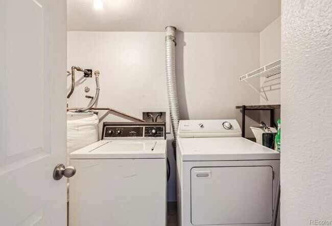 Building Photo - 9757 E Peakview Ave