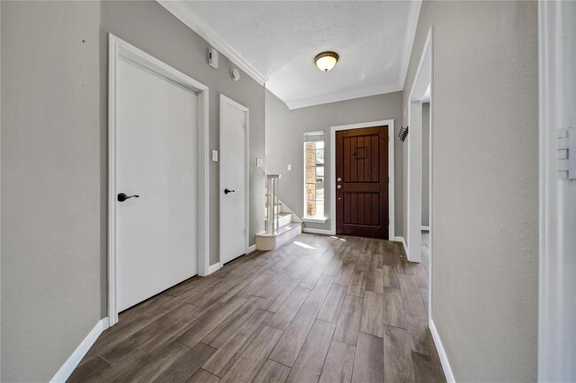 Building Photo - 23111 Red River Dr