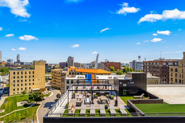 3000 SQFT Rooftop Patio - River Place Lofts