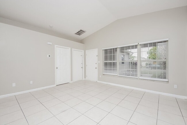 Building Photo - 2872 Woodruff Dr