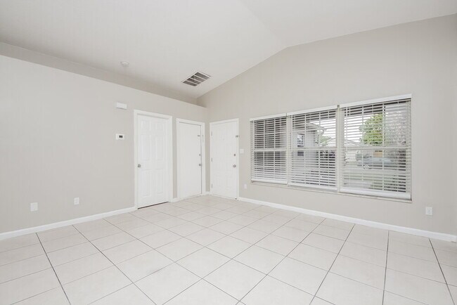 Foto del edificio - 2872 Woodruff Dr