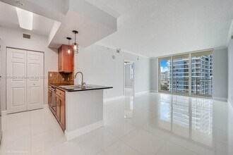 Building Photo - 2000 N Bayshore Dr