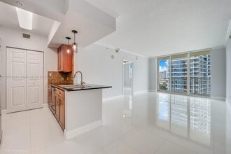 Building Photo - 2000 N Bayshore Dr