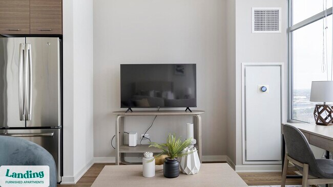 Building Photo - 347 W Chestnut St