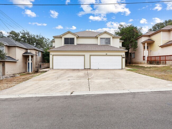 Building Photo - Stylish & Spacious 3-Bedroom Home Perfect ...