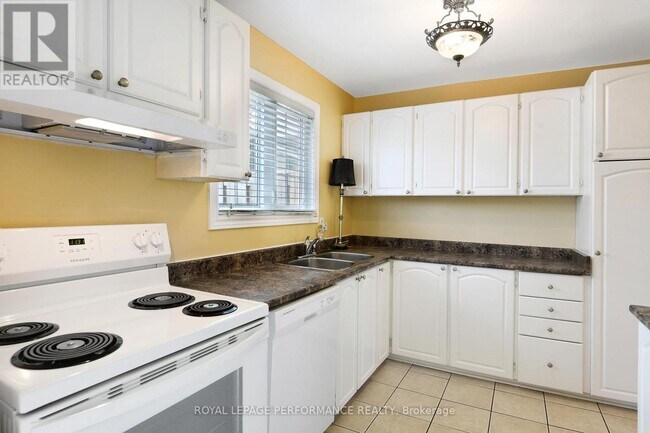 Photo du bâtiment - 1053 Meadowlands Dr