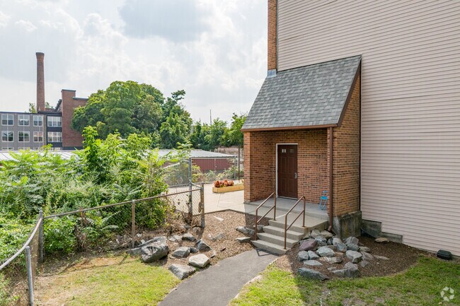 Building Photo - 28 Cross St