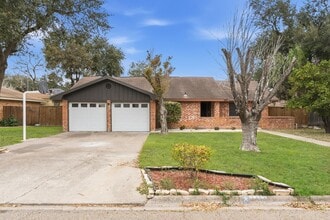 Building Photo - 2413 Mimosa St