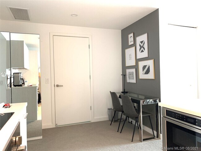 Foto del edificio - 501 NE 31st St