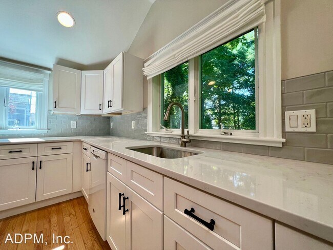 Foto del edificio - 4 br, 2 bath House - 163 Bedford Road