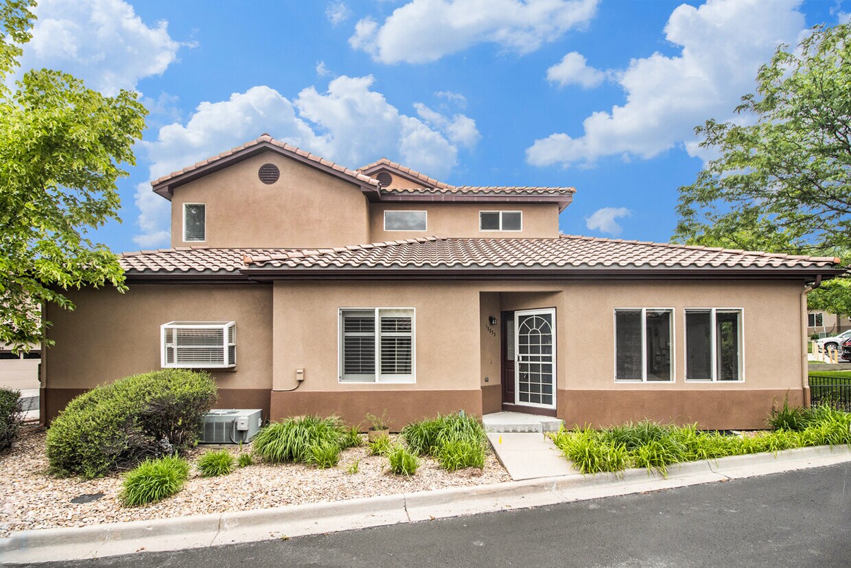 13833 E Tufts Pl, Aurora, CO 80015 Townhome Rentals in Aurora CO