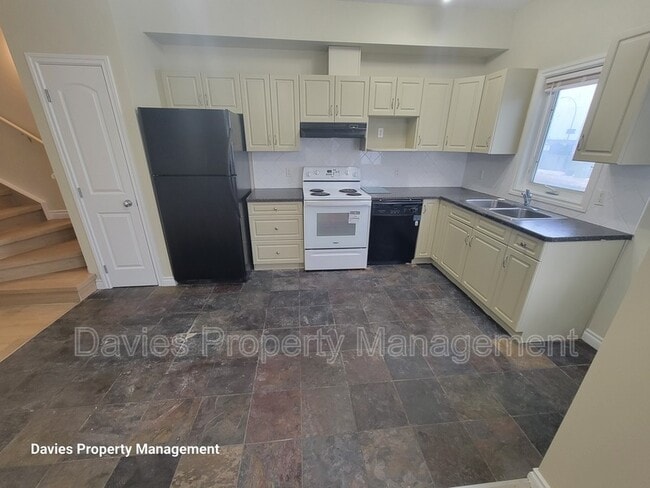 Photo du bâtiment - 171 Brintnell Blvd NW