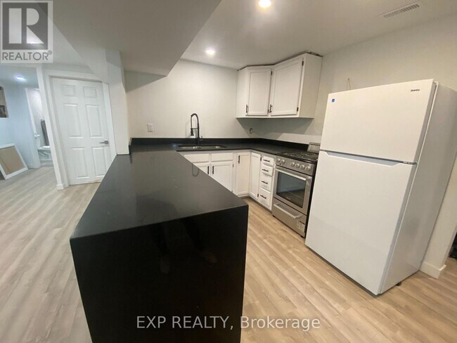 Photo du bâtiment - 90 Commercial St