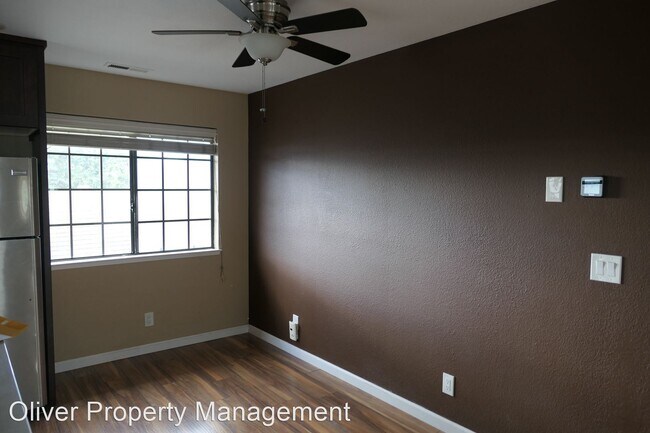 Building Photo - 2 br, 2 bath House - 136 Elm St Apt C