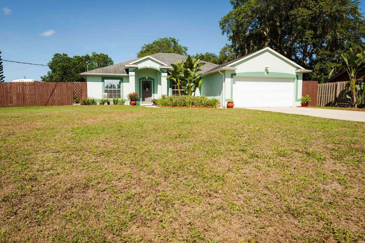 Primary Photo - 7125 Carlowe Ave