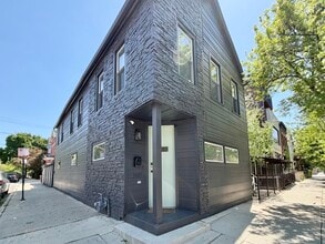 Building Photo - 1419 N Paulina St