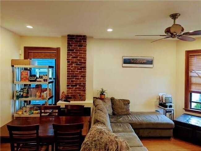 Foto del edificio - 120 Hillside St