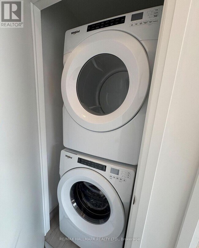 Building Photo - 15 Brenthall Ave