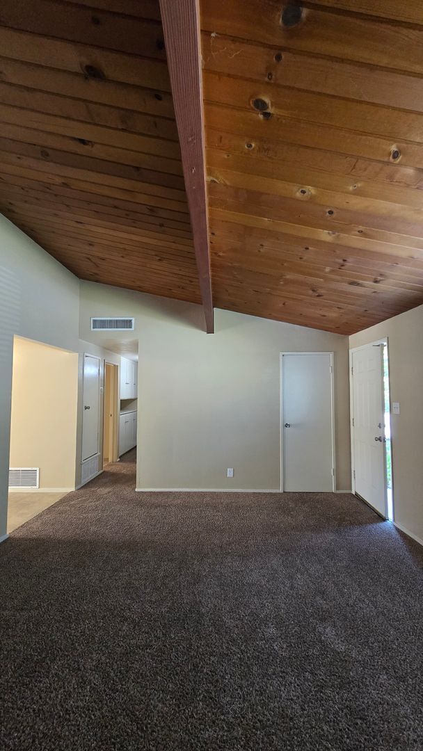 Building Photo - 2707 Wenatchee Ave