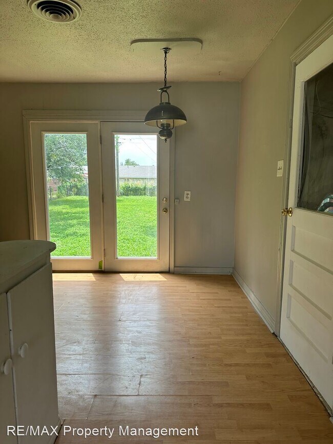 Building Photo - 2 br, 1 bath House - 325 E. Olive
