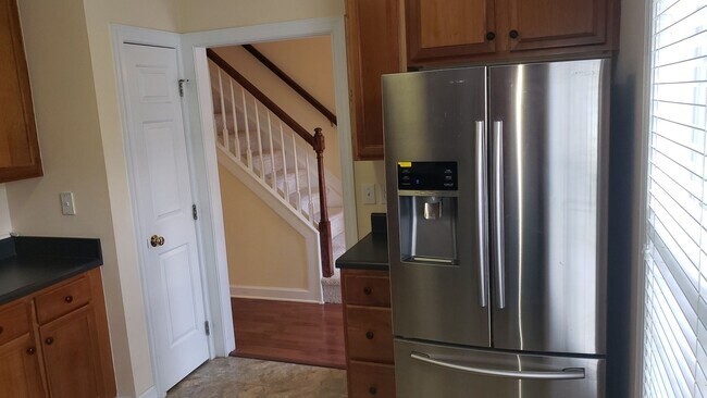 Building Photo - Darling 3br/2.5ba, excellent N Raleigh loc...