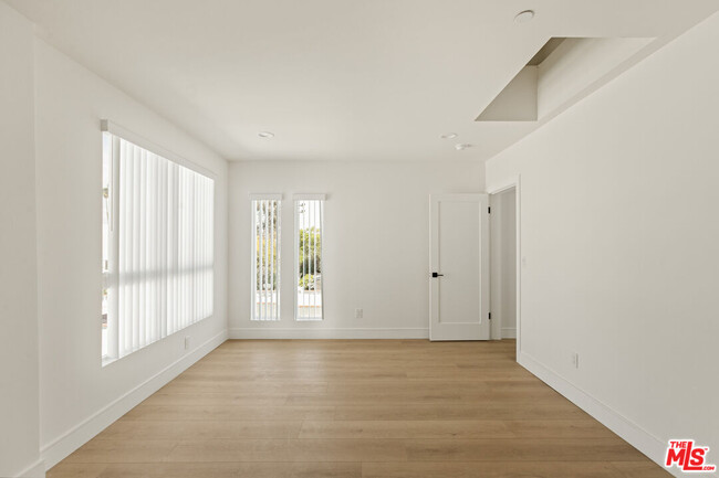 Building Photo - 2700 Fletcher Dr