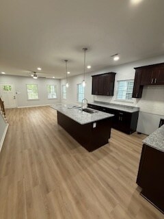 Foto del edificio - 824 W 26th St