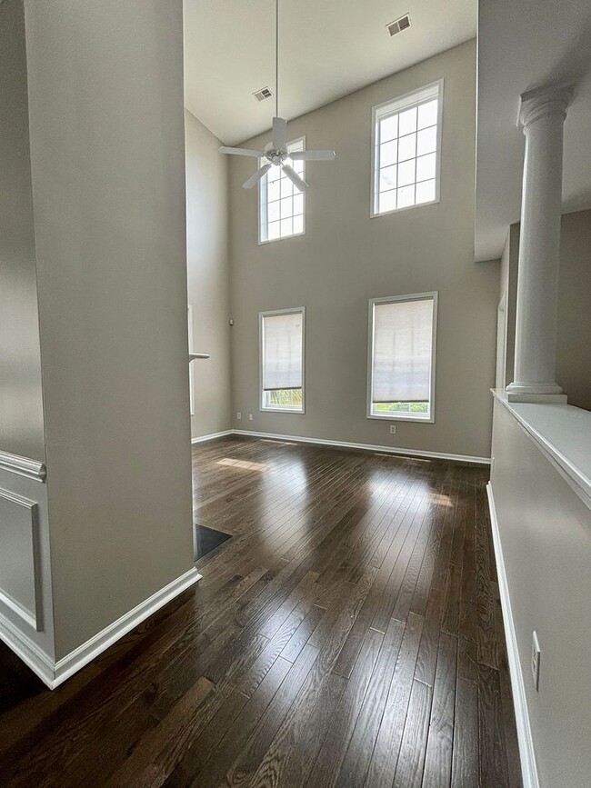 Building Photo - Available now. GORGEOUS 4 BR/3 BA Townhous...