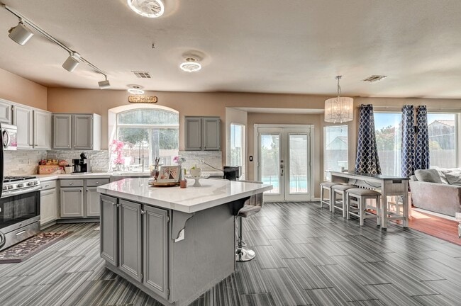 Building Photo - 3910 Crooked Oak