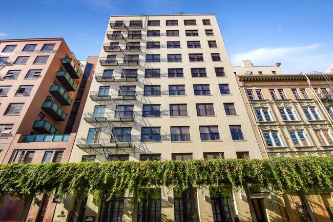 Foto del edificio - 2 Mint Plaza