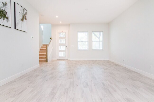Foto del edificio - Stunning 2-story 3 Bed/2.5 Bath Home for R...