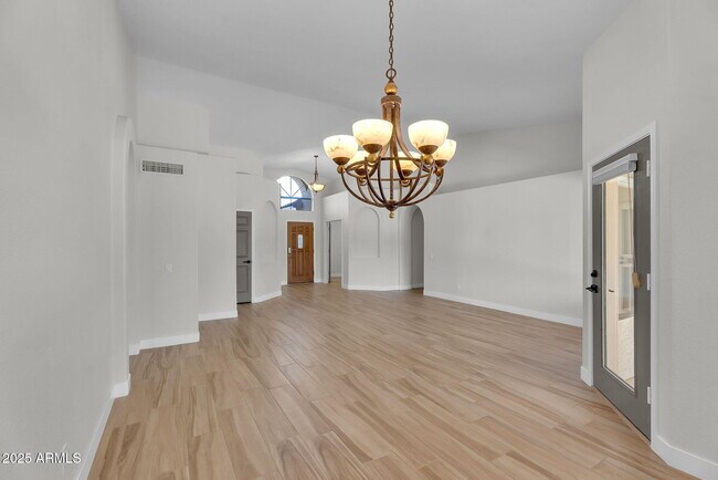 Foto del edificio - 6245 E Star Valley St