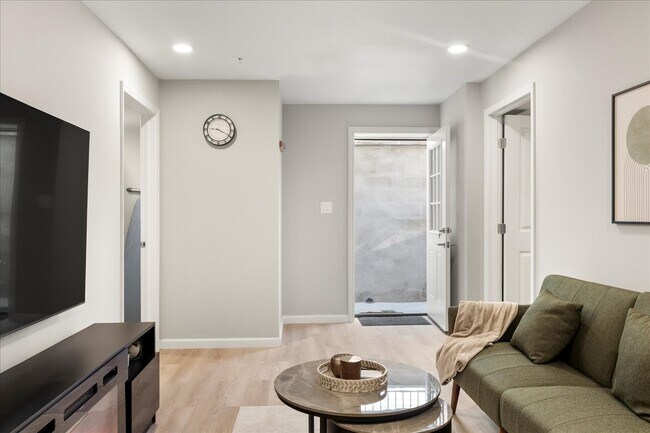 Building Photo - 1506 Mississippi Ave SE