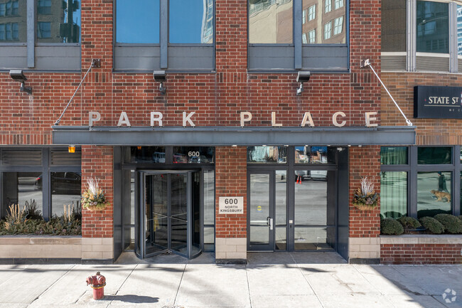 Entrance - Park Place Condominiums