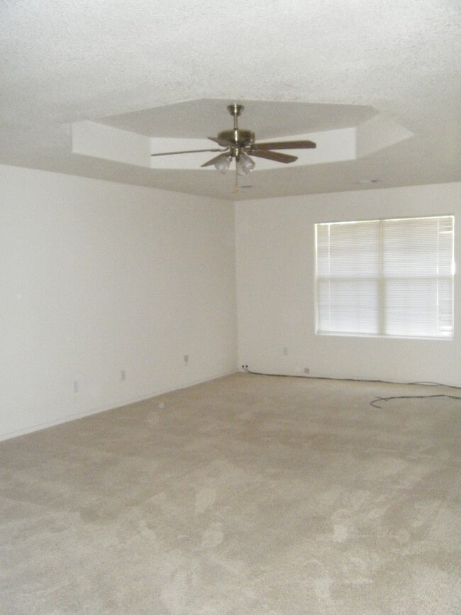 Building Photo - Quiet Cul De Sac!