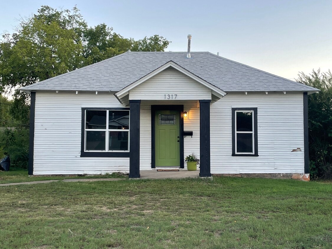1317 E Broadway St, Cushing, OK 74023 House Rental in Cushing, OK