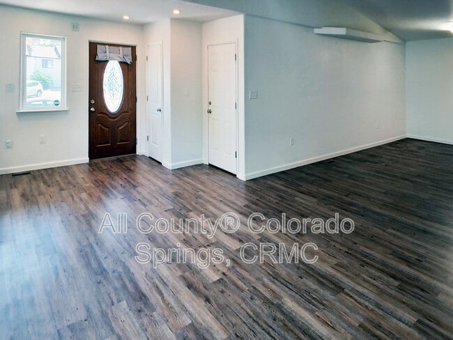 Building Photo - 53 Royal Crest Dr